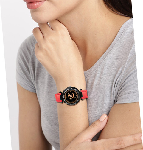 PRATHSY GEN-BK-ALPHA-Z-RED-L-1 prominent letter 'Z' on its dial