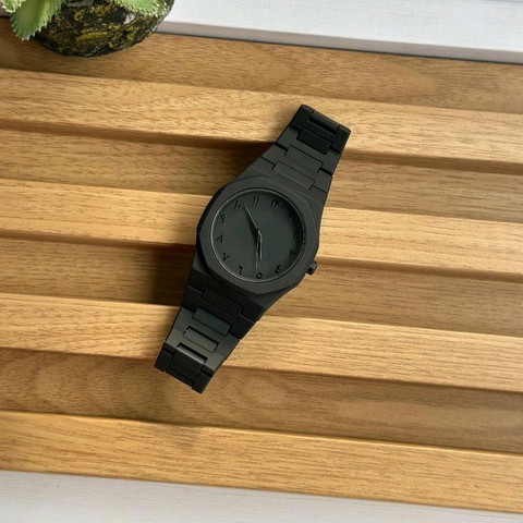 homt Aura Arabic Numerals Matte Black Minimalist Analog Watch homt Aura Arabic Numerals Matte Black Minimalist Analog Watch