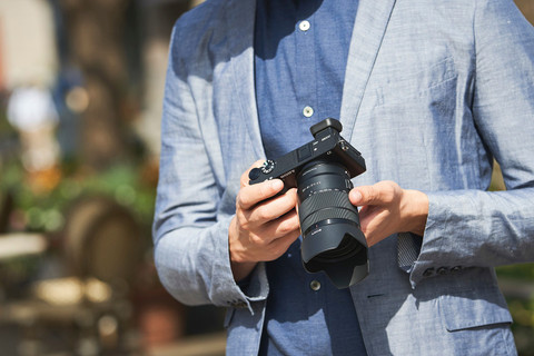 SONY Alpha 6300M Mirrorless Camera Body with 18 - 135 mm Zoom Lens SONY Alpha 6300M Mirrorless Camera Body with 18 - 135 mm Zoom Lens