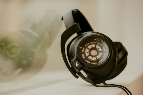 Sennheiser HD 820 Over-the-Ear Audiophile Headphones, Sound