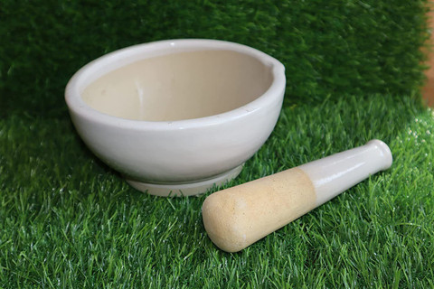 ครกและสาก Kai Select 100 – ทำจากพอร์เซลินสีขาว ภายในมีร่อง สากทำจากไม้