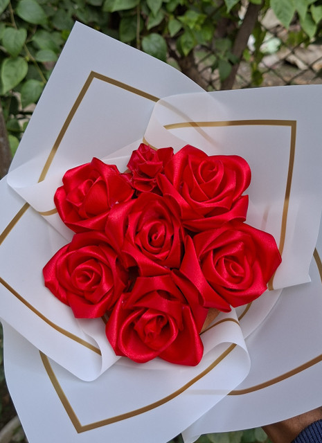 Yuri Enterprises Red_ribbon_7 Multicolor, Red, White Rose