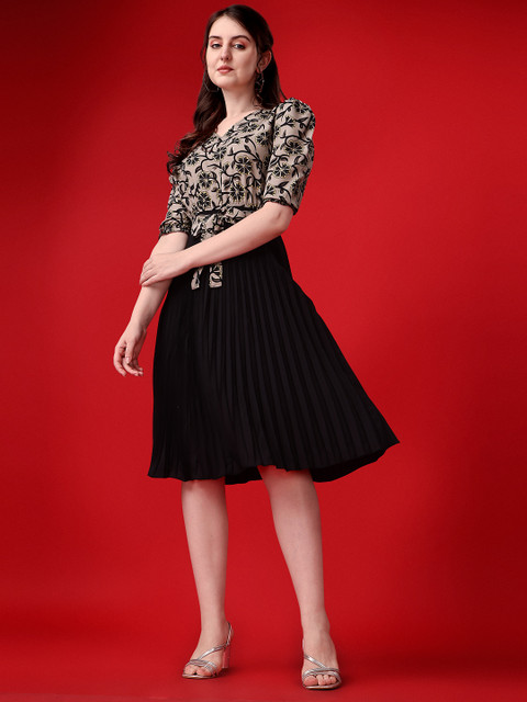Deklook Women Pleated Black Knee Length Dress