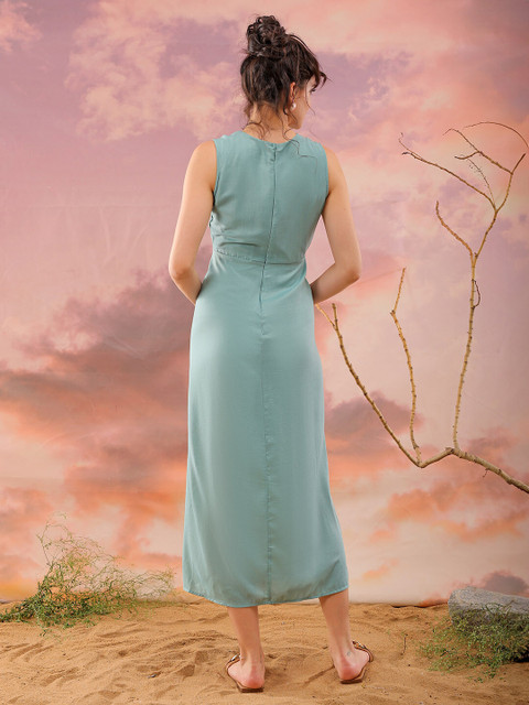 garage green dress I never turn down a green dress.  @garageboutiquearizona , .,  #garageboutiquearizona #garagestyle #oldtownscottsdale #newarrivals  #scottsdale