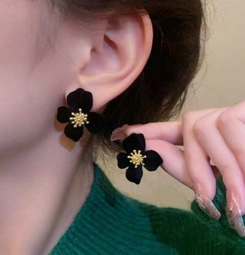 AKISON JEWELS Black Floral Stud Earrings For Women Girls Korean earring  korean jewelry Trendy Alloy Earring Set, Stud Earring