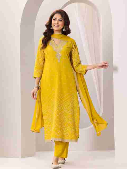 LIBAS Women Cotton Blend Kurta Pant Dupatta Set - Image 3
