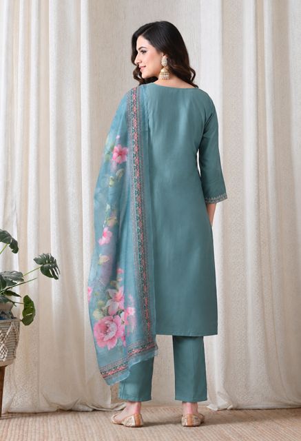 aurbhi Women Cotton Blend Kurti Pant Dupatta Set - Image 3