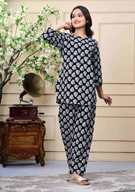 TREND ME Women Self Design Black Night Suit Set Price in India - Buy TREND  ME Women Self Design Black Night Suit Set at Flipkart.com Night Suit Set