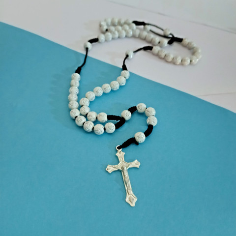 MB MINBLOW Holy Rosary Beaded Cross Necklace – Religious Prayer Beads with  Crucifix Pendant Acrylic Pendant