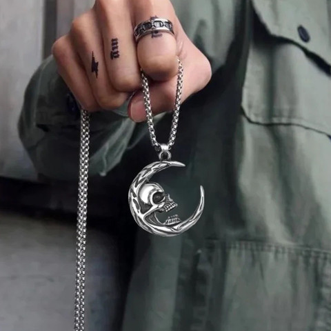 PPFM 00s skull top necklace