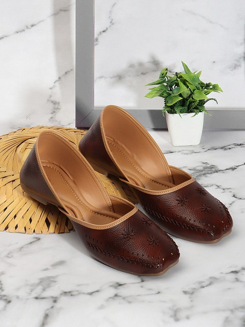 Dressberry Women Embroidered Punjabi Traditional Jutti/Mojari for Girls  Bellies For Women