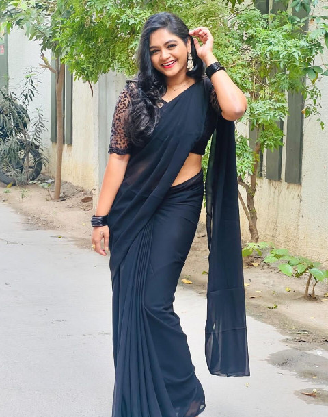 Buy Anand Sarees Solid/Plain Bollywood Georgette, Chiffon Black