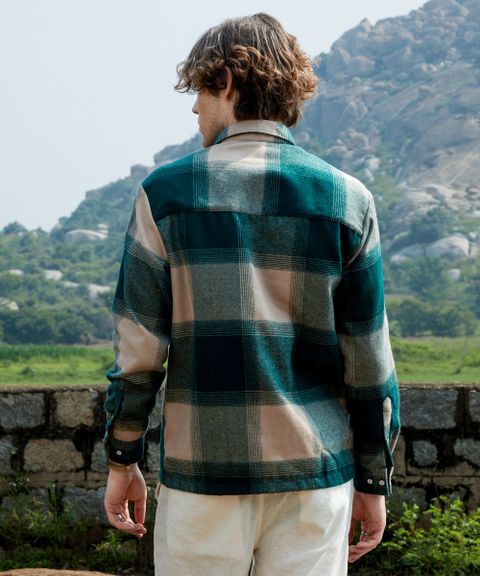 CAHOOT Men Oversized Checkered Spread Collar Casual Shirt - Image 3