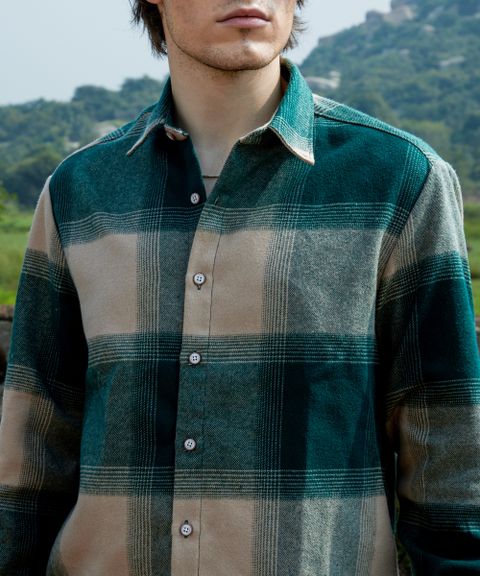 CAHOOT Men Oversized Checkered Spread Collar Casual Shirt - Image 8