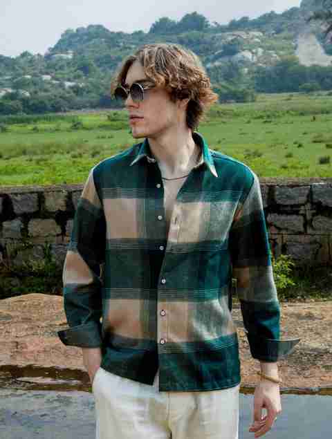 CAHOOT Men Oversized Checkered Spread Collar Casual Shirt - Image 2