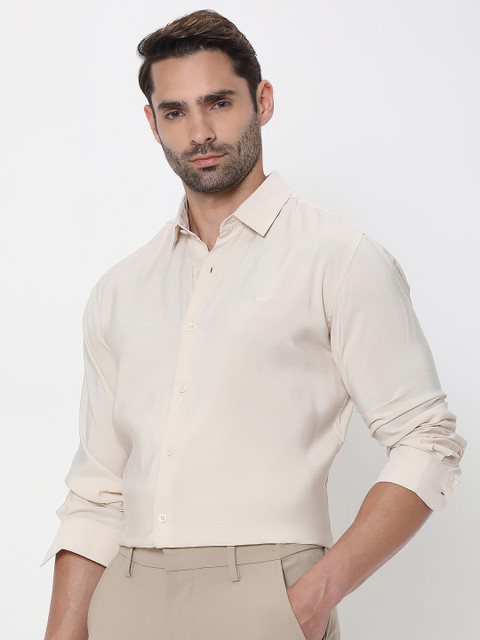 MUFTI Men Solid Casual White Shirt