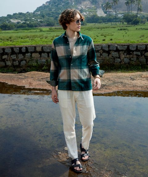 CAHOOT Men Oversized Checkered Spread Collar Casual Shirt - Image 7