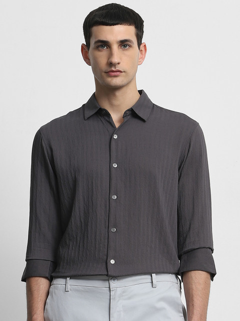 MUFTI Men Solid Casual Grey Shirt