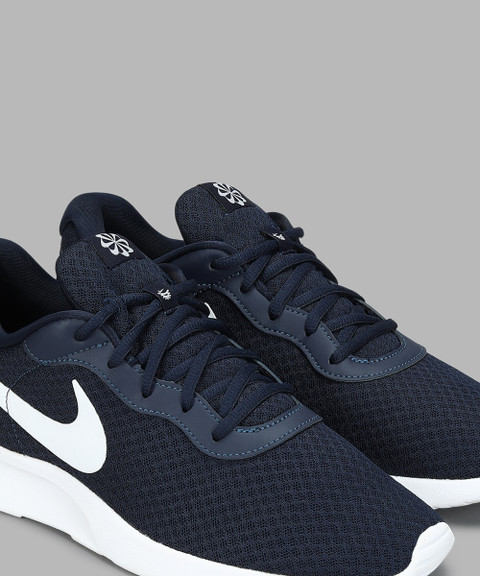 are nike tanjun non slip