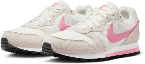 nike internationalist vs md runner