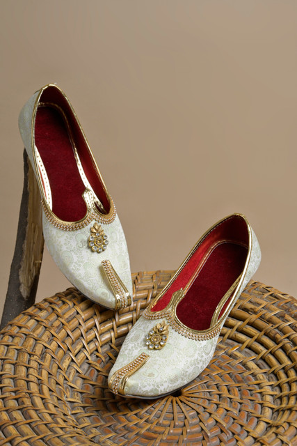 Indian Men\'s Wedding Majori Jutti white red Buy Beige Ethnic Shoes for Men | Indian Wedding Jutti  main image 3