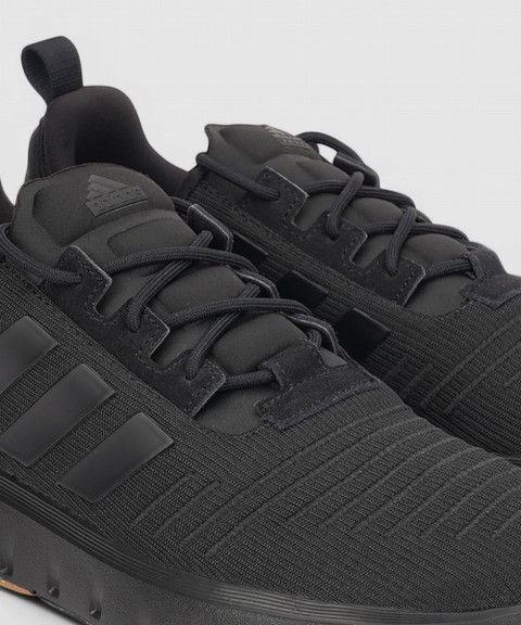 men's swift run running sneakers