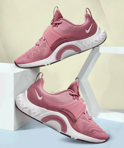 nike running renew arena trainers in pink