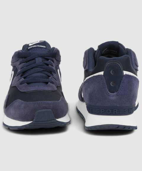 NIKE VENTURE RUNNER Sneakers For Men