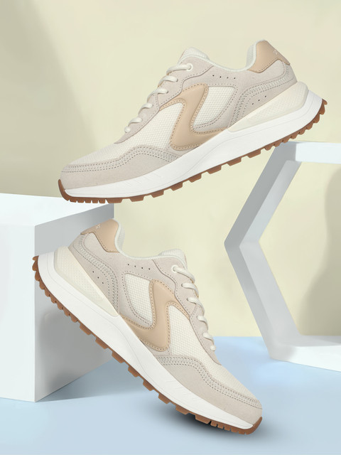 Skechers FURY GIRL ON THE MOVE Casuals For Women