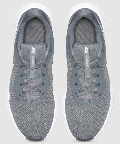 nike revolution 5 vs quest 2