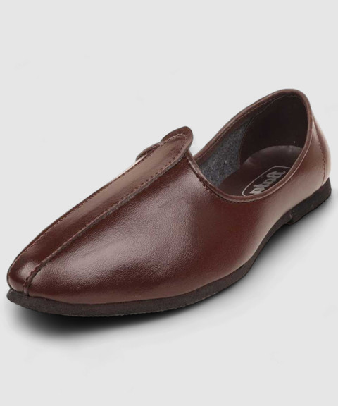 Footwear Bata Men's Leather Juttis And Mojaris Trendy Men