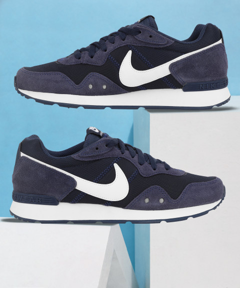 NIKE VENTURE RUNNER Sneakers For Men