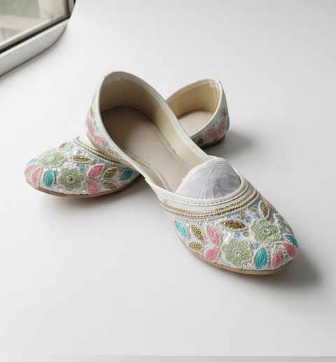 themoon Women Multicolor Floral Embroidered Traditional Juttis Bellies Sandal (Multicolor , 7) - Image 5