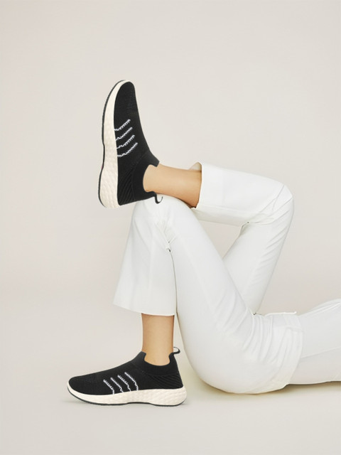 CARLTON LONDON Women Woven Design Lightweight Slip On Sneakers