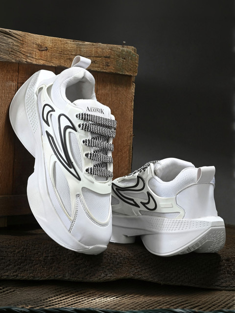 white sports shoes flipkart
