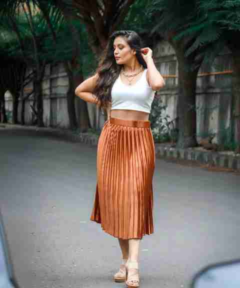 ◆GRAILZ◆ ROUGH CUT PLEATS SKIRT BROWN GR24FWFB06BR Uptownie Lite Solid Women Pleated Brown Skirt - Buy Uptownie