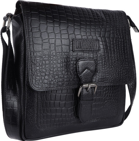 Юбка астындағы трусикисіз, төменнен қараңыз