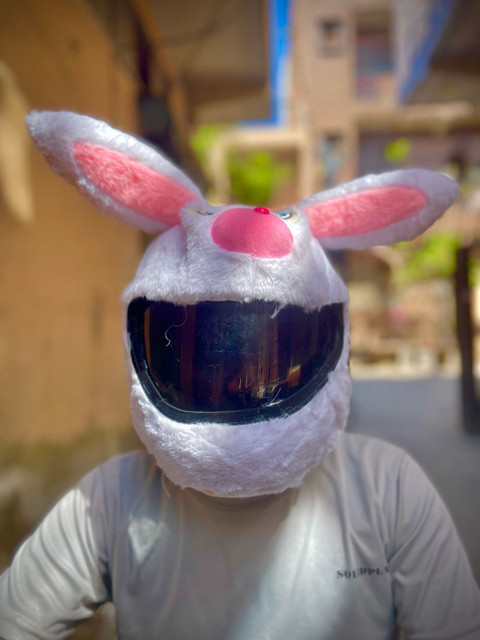 V VANTRA Motorcycle Helmet Cover Fancy – White Bunny Rabbit 35 cm