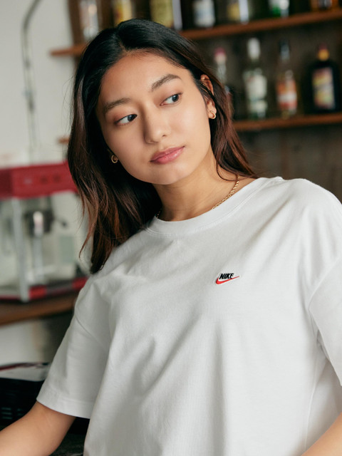 white womens nike t shirt