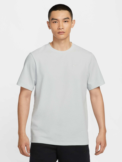 grey nike tee shirt