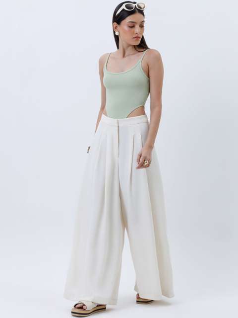 COLOR CAPITAL Casual Sleeveless Solid Women Green Top view 2