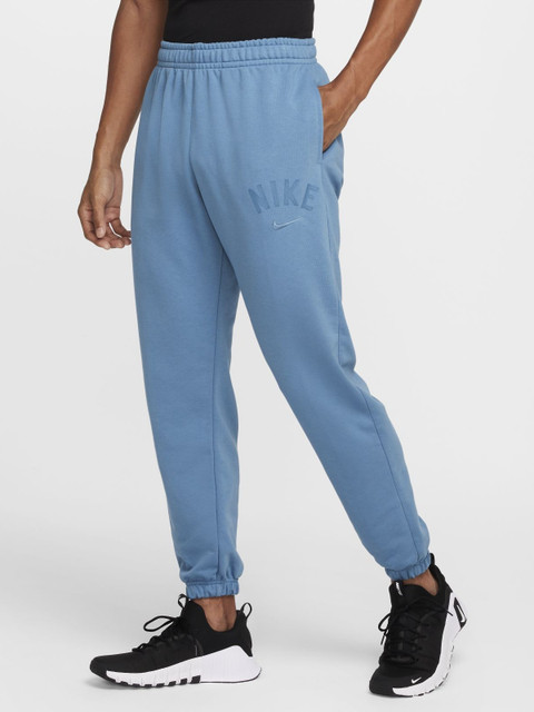 men blue nike joggers