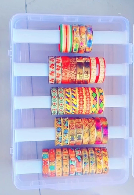 TM EXPO ROD PLASTIC BANGLE BOX keep your bracelets stored away