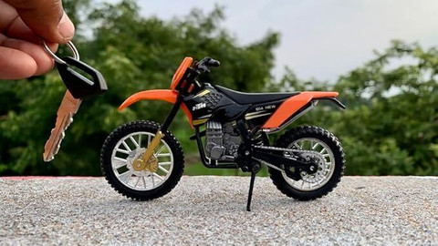 Bestie Toys 1:18 Scale Mini KTM Dirt Bike Diecast Model Bike