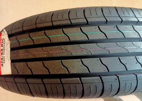 MRF 215/65R16 98H WANDERER STREET TUBELESS CAR TYRE 4 Wheeler Tyre