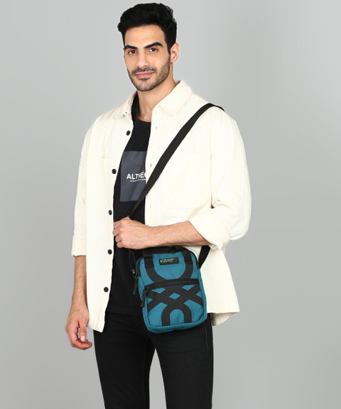 United Colors of Benetton Green Messenger Bag Kolten Bottle Green