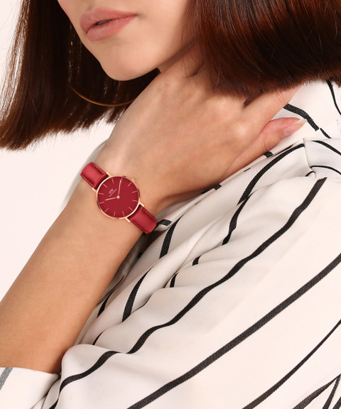 DANIEL WELLINGTON Petite Petite Suffolk Red color Round 32 mm
