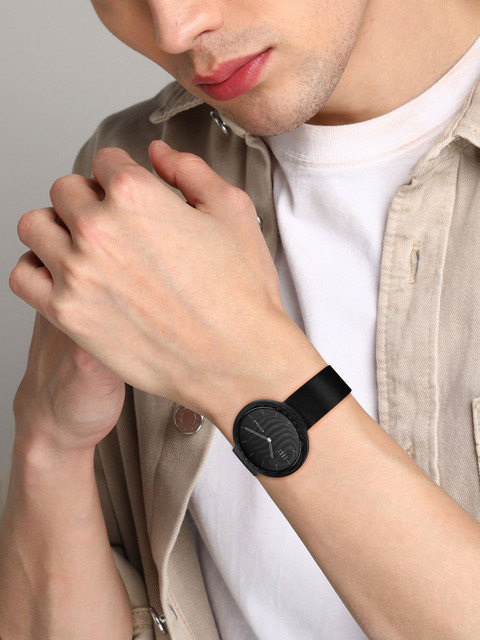 Titan Titan Edge Carbon Fibre Quartz Analog Black Dial Leather