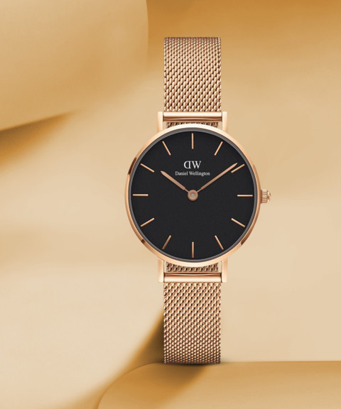 DANIEL WELLINGTON Petite Melrose Black color Round 28 mm