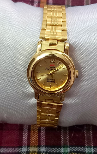 hmt QUARTZ Women watches golden waterproof Analog Watch For Women